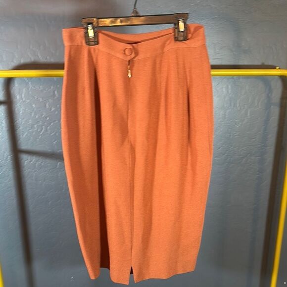 Knee-length Orange Pencil Skirt with Pleated Design for Work - Picture 3 of 4